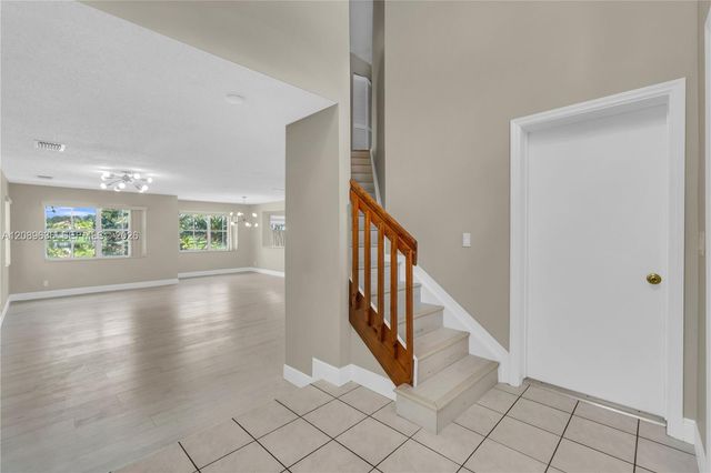 8291 SW 44th Place 8291, Davie, FL 33328