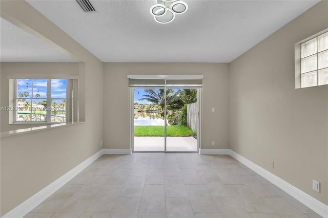 8291 SW 44th Place 8291, Davie, FL 33328