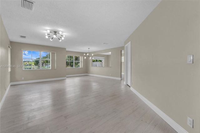 8291 SW 44th Place 8291, Davie, FL 33328