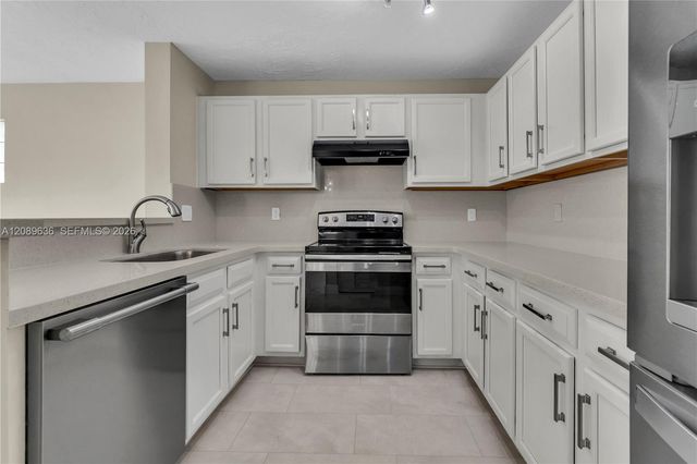 8291 SW 44th Place 8291, Davie, FL 33328