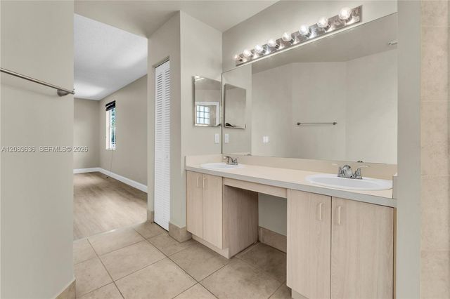 8291 SW 44th Place 8291, Davie, FL 33328