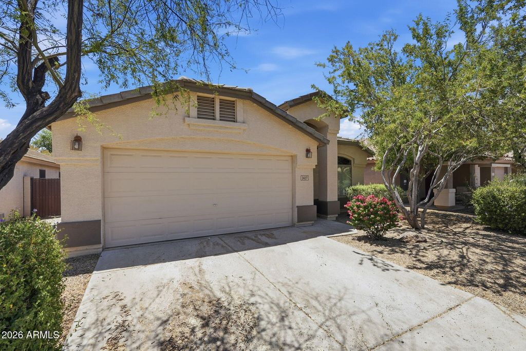 Image 1 of property listing at 2427 W OBERLIN Way, Phoenix, AZ 85085