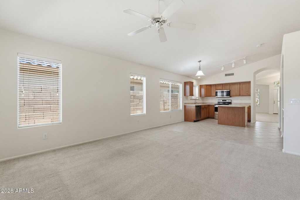 Image 11 of property listing at 2427 W OBERLIN Way, Phoenix, AZ 85085