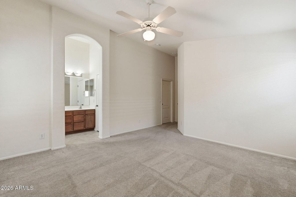 Image 15 of property listing at 2427 W OBERLIN Way, Phoenix, AZ 85085