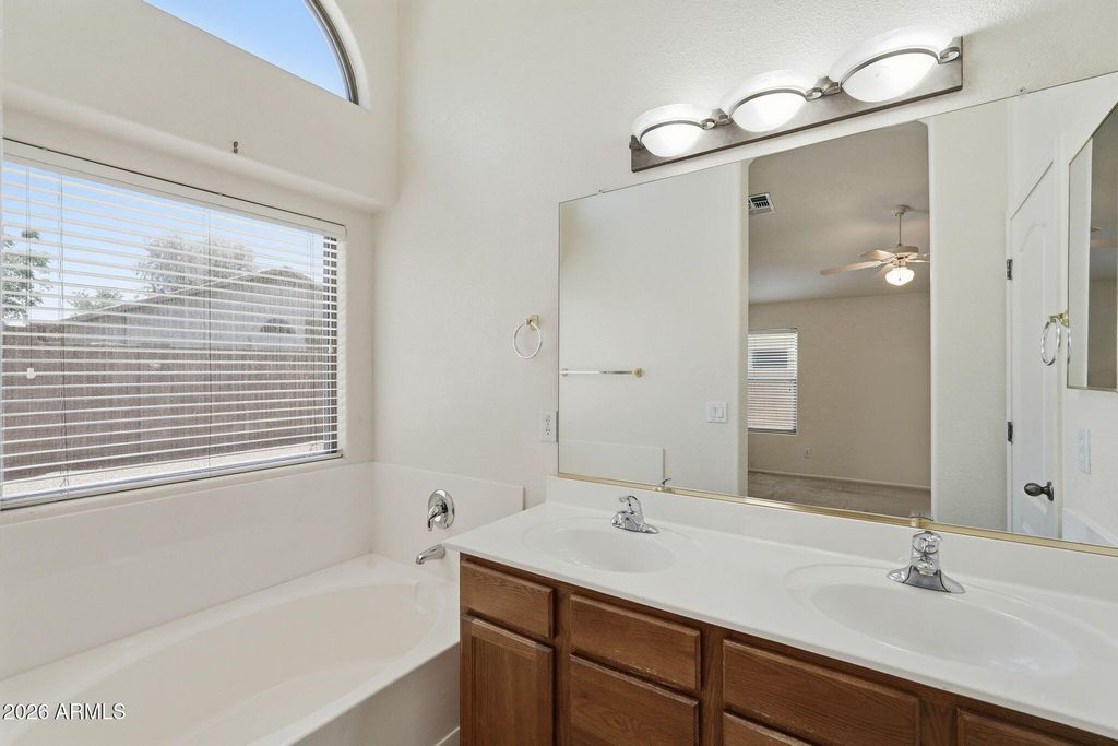 Image 17 of property listing at 2427 W OBERLIN Way, Phoenix, AZ 85085