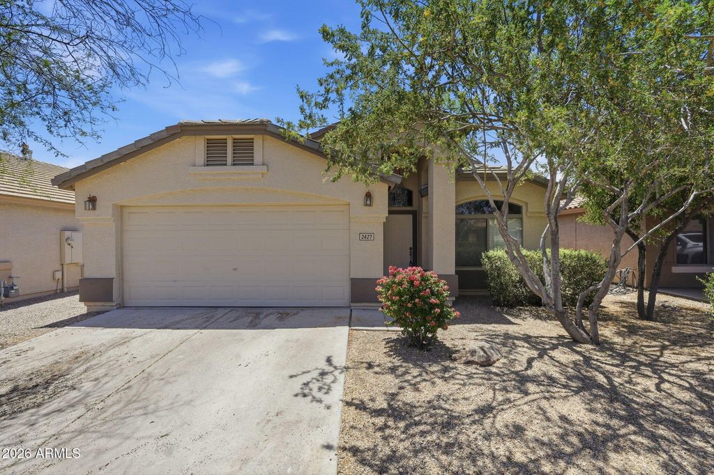 Image 2 of property listing at 2427 W OBERLIN Way, Phoenix, AZ 85085