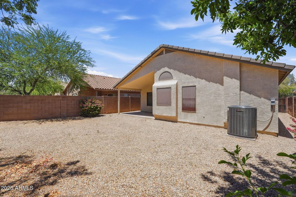 Image 28 of property listing at 2427 W OBERLIN Way, Phoenix, AZ 85085