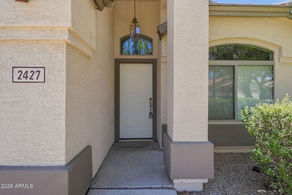 Image 3 of property listing at 2427 W OBERLIN Way, Phoenix, AZ 85085