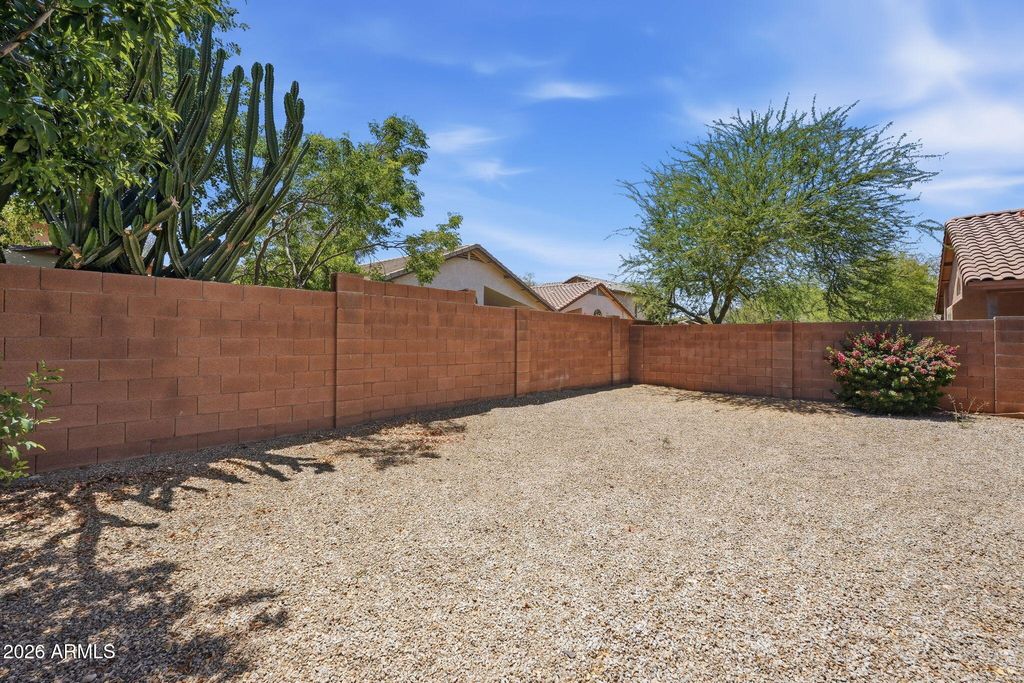 Image 30 of property listing at 2427 W OBERLIN Way, Phoenix, AZ 85085