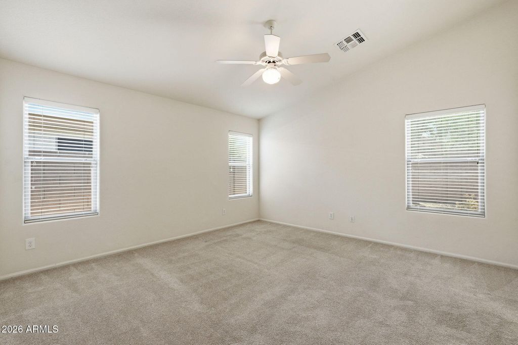 Image 8 of property listing at 2427 W OBERLIN Way, Phoenix, AZ 85085