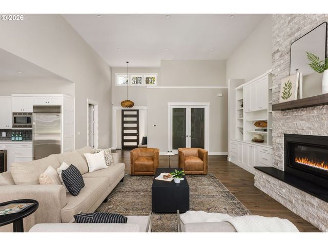 1923 MAPLELEAF Ct, Lake Oswego, OR 97034