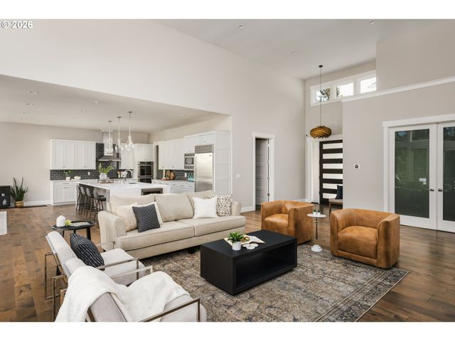 1923 MAPLELEAF Ct, Lake Oswego, OR 97034
