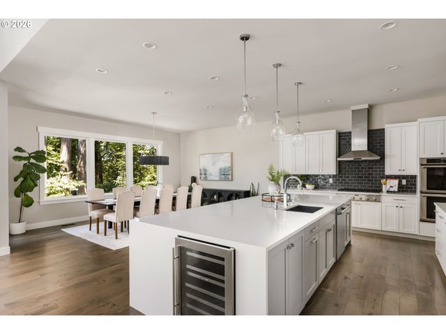 1923 MAPLELEAF Ct, Lake Oswego, OR 97034