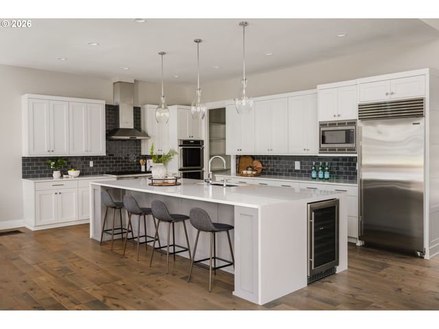 1923 MAPLELEAF Ct, Lake Oswego, OR 97034