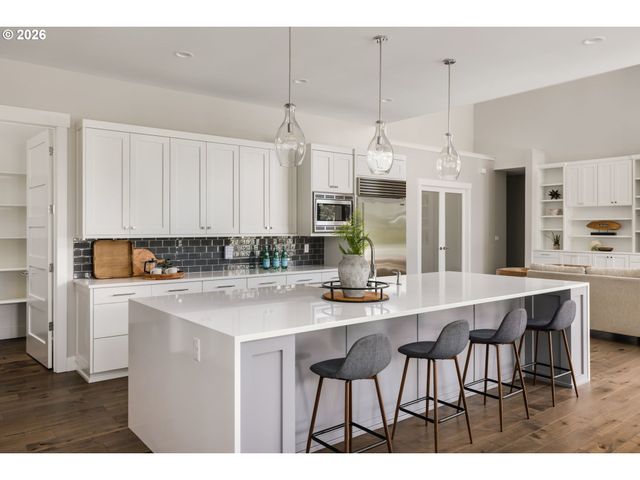 1923 MAPLELEAF Ct, Lake Oswego, OR 97034