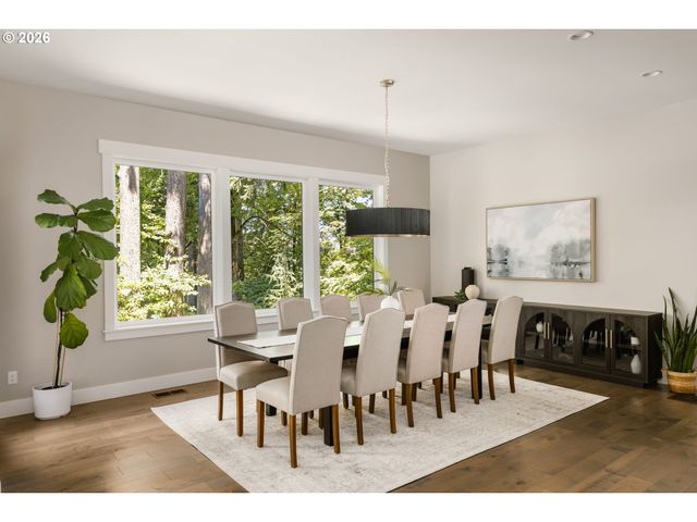 1923 MAPLELEAF Ct, Lake Oswego, OR 97034