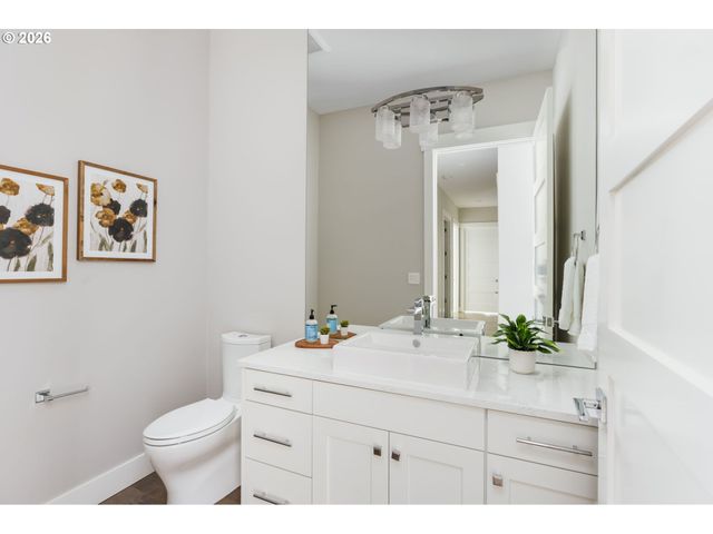 1923 MAPLELEAF Ct, Lake Oswego, OR 97034