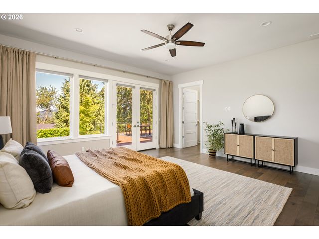 1923 MAPLELEAF Ct, Lake Oswego, OR 97034