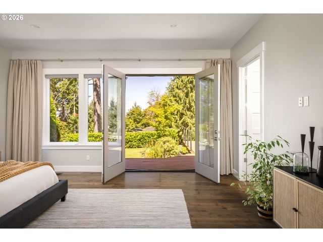 1923 MAPLELEAF Ct, Lake Oswego, OR 97034