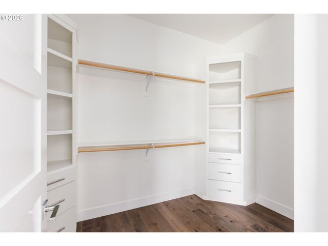 1923 MAPLELEAF Ct, Lake Oswego, OR 97034