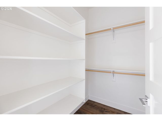1923 MAPLELEAF Ct, Lake Oswego, OR 97034