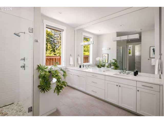 1923 MAPLELEAF Ct, Lake Oswego, OR 97034