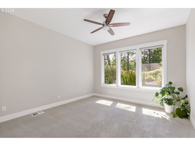 1923 MAPLELEAF Ct, Lake Oswego, OR 97034