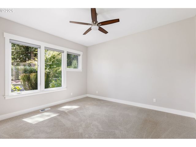 1923 MAPLELEAF Ct, Lake Oswego, OR 97034