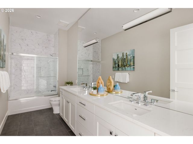 1923 MAPLELEAF Ct, Lake Oswego, OR 97034