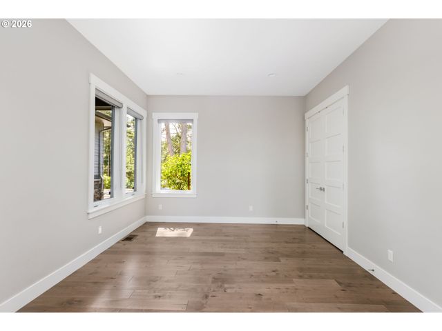 1923 MAPLELEAF Ct, Lake Oswego, OR 97034