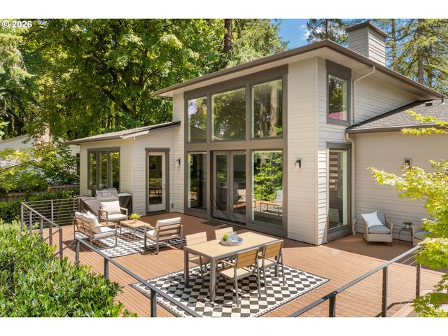 1923 MAPLELEAF Ct, Lake Oswego, OR 97034