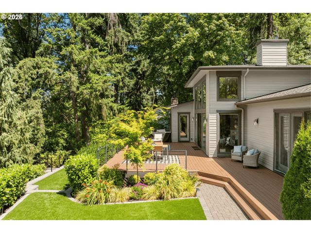 1923 MAPLELEAF Ct, Lake Oswego, OR 97034