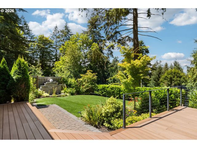 1923 MAPLELEAF Ct, Lake Oswego, OR 97034