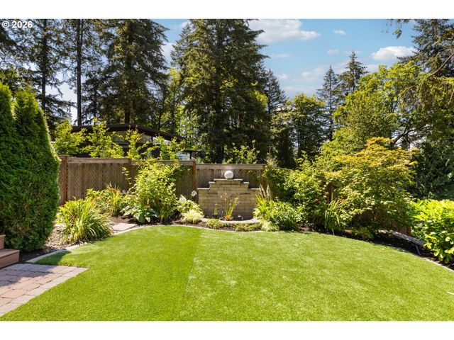 1923 MAPLELEAF Ct, Lake Oswego, OR 97034