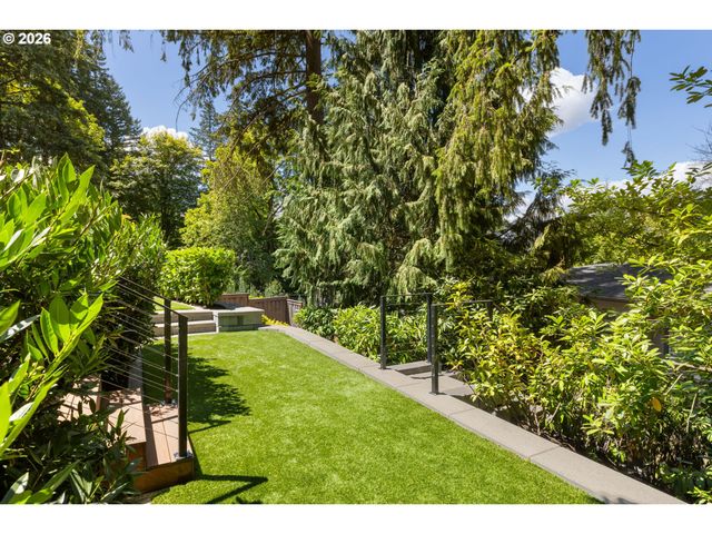 1923 MAPLELEAF Ct, Lake Oswego, OR 97034