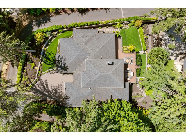 1923 MAPLELEAF Ct, Lake Oswego, OR 97034