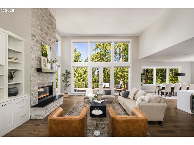 1923 MAPLELEAF Ct, Lake Oswego, OR 97034