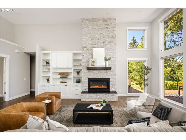1923 MAPLELEAF Ct, Lake Oswego, OR 97034