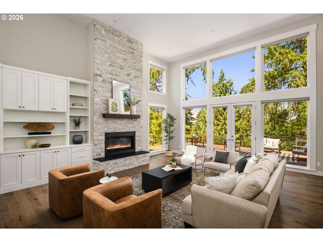 1923 MAPLELEAF Ct, Lake Oswego, OR 97034