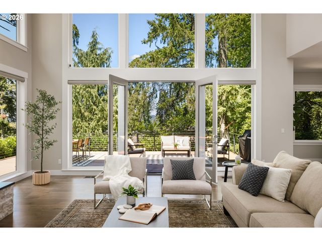 1923 MAPLELEAF Ct, Lake Oswego, OR 97034