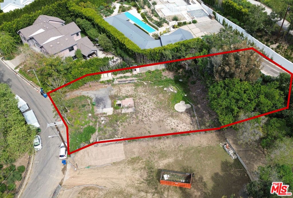 Image 3 of property listing at 1022 Maroney Lane, Pacific Palisades, CA 90272