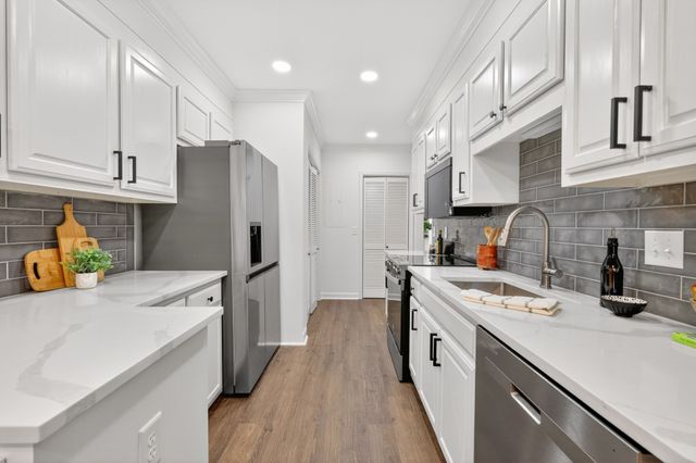 8048 Sunrise Cir, Franklin, TN 37067