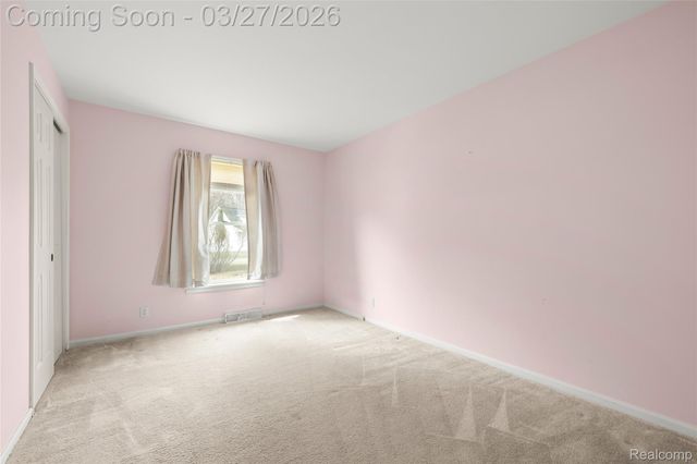 8118 Emerald Lane W, Westland, MI 48185