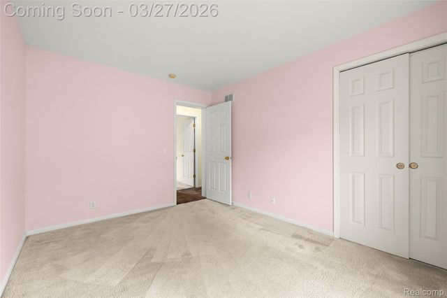 8118 Emerald Lane W, Westland, MI 48185