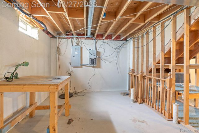 8118 Emerald Lane W, Westland, MI 48185