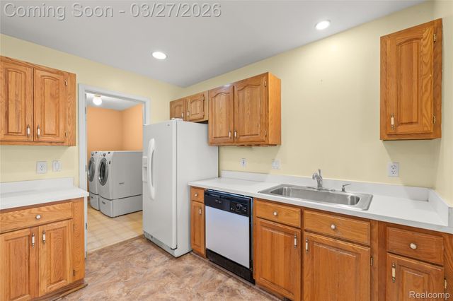 8118 Emerald Lane W, Westland, MI 48185