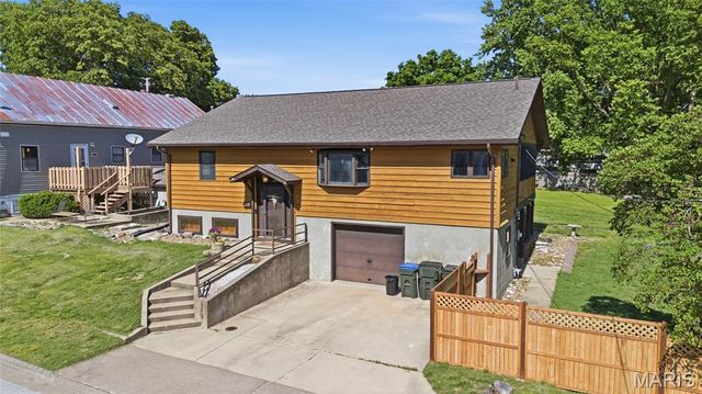 208 N Library Street, Waterloo, IL 62298