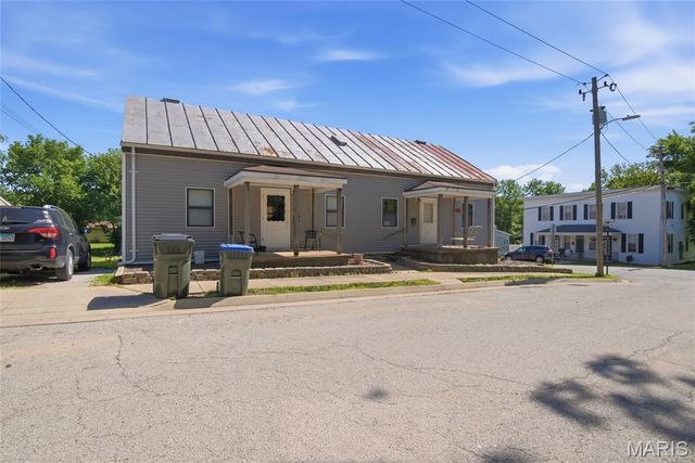 208 N Library Street, Waterloo, IL 62298
