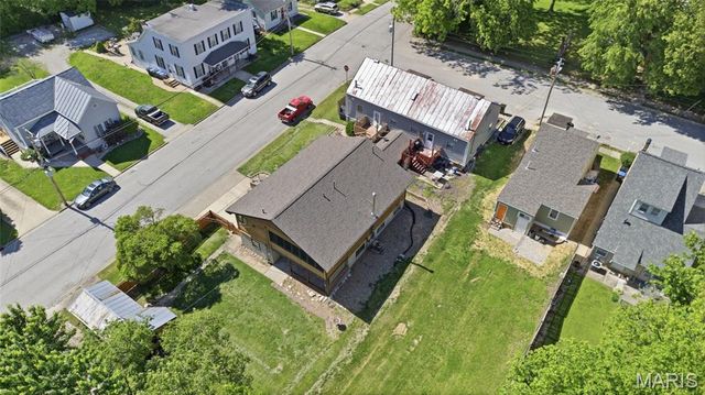 208 N Library Street, Waterloo, IL 62298