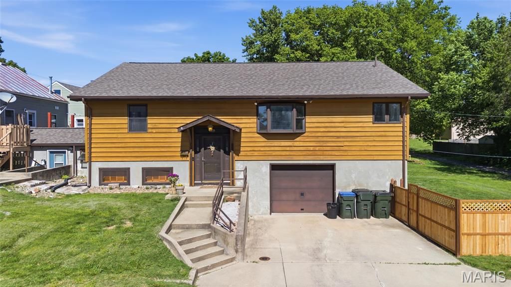 208 N Library Street, Waterloo, IL 62298